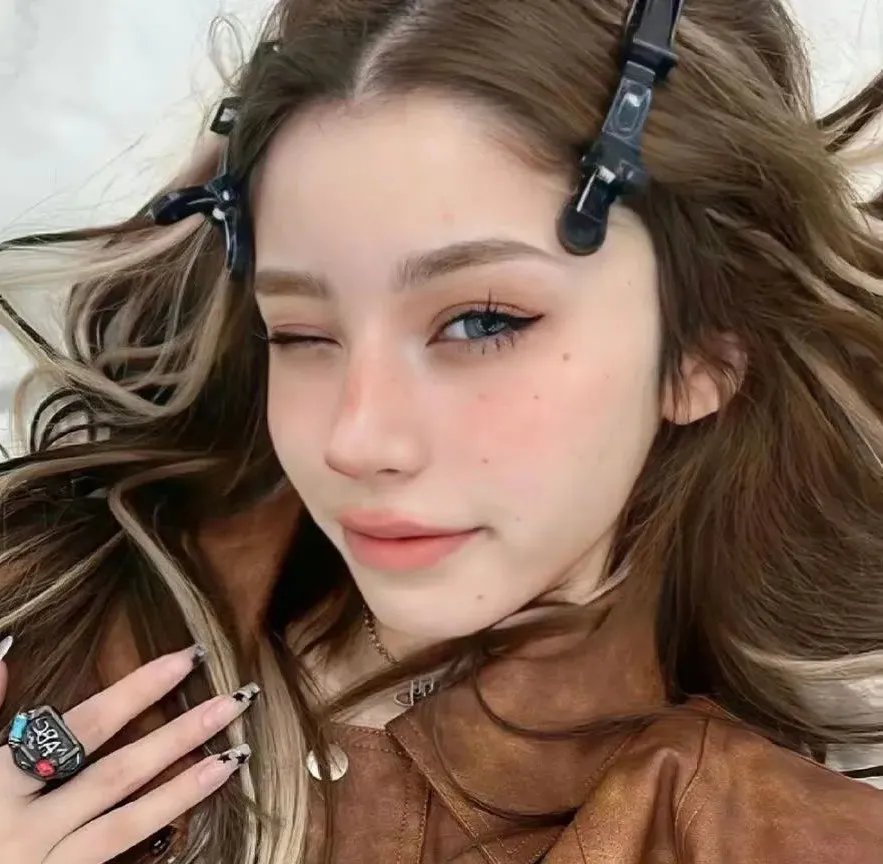 镜中秘影